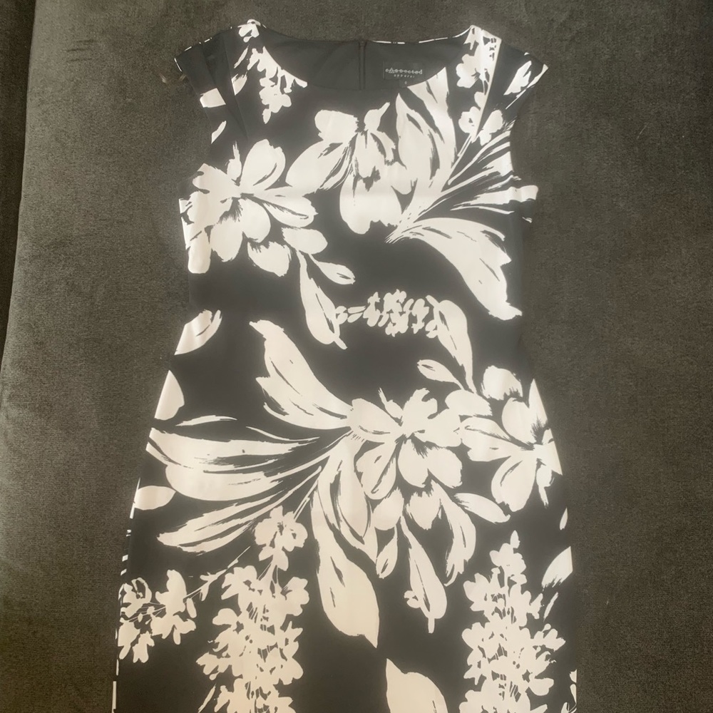 Black & White floral dress! Stylish & Chic.